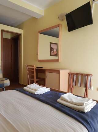 Апартаменты Apartments Tamara Будва Апартаменты с 1 спальней и балконом, вид на город (для 3 взрослых)-4